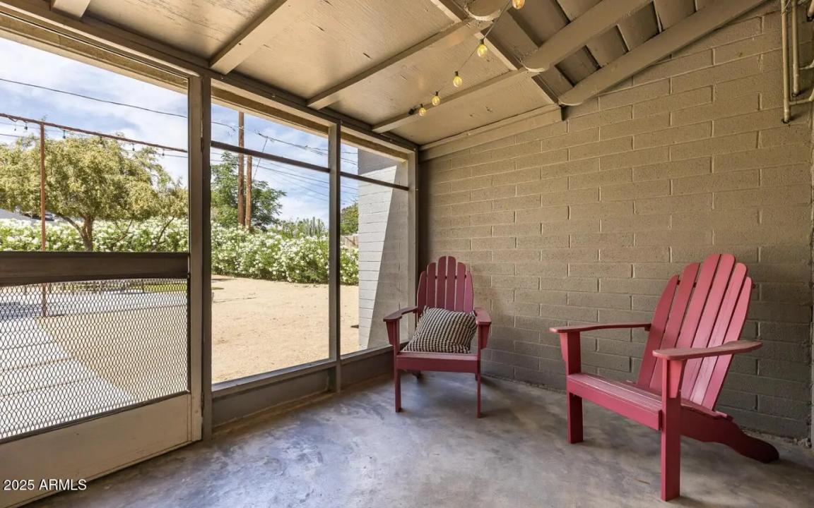 Real Estate Picture 14
