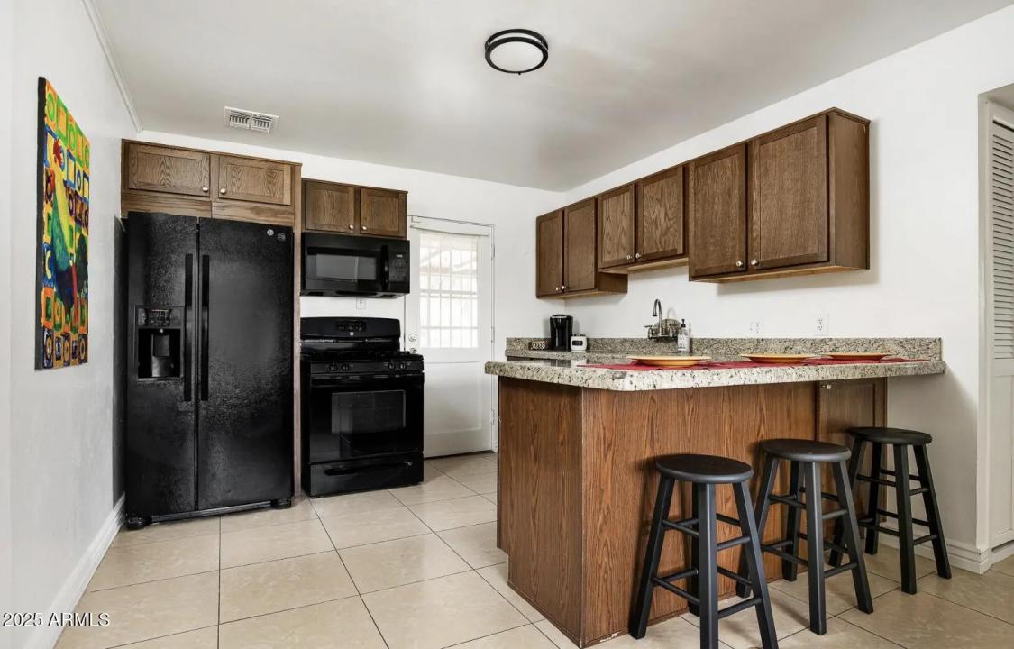 Real Estate Picture 3