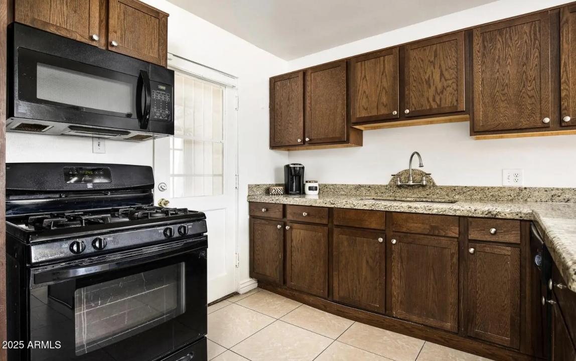 Real Estate Picture 4
