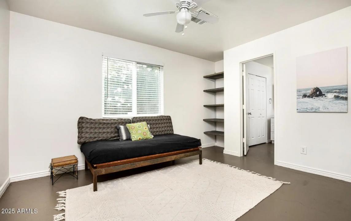 Real Estate Picture 5