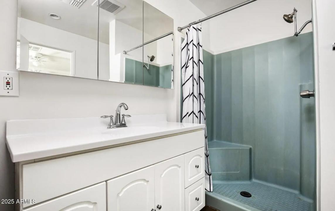 Real Estate Picture 6