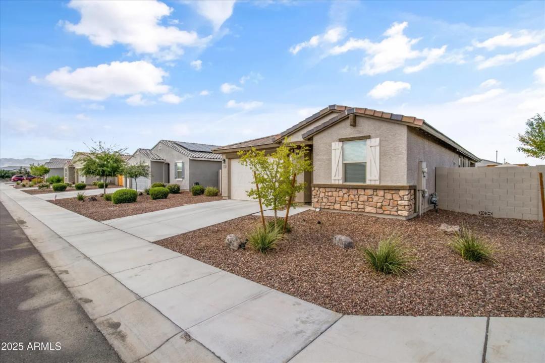 Real Estate Picture 50