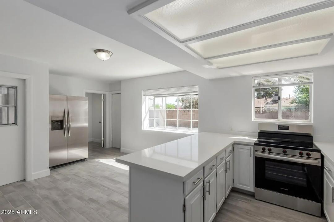 Real Estate Picture 4