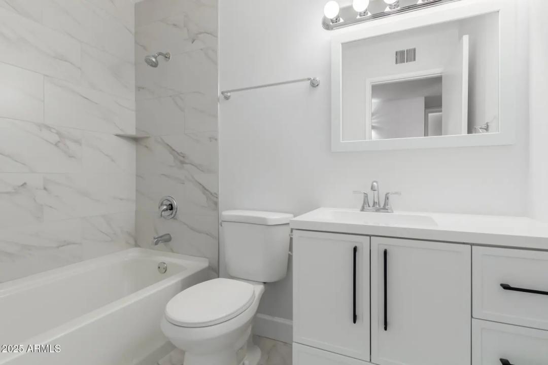 Real Estate Picture 8