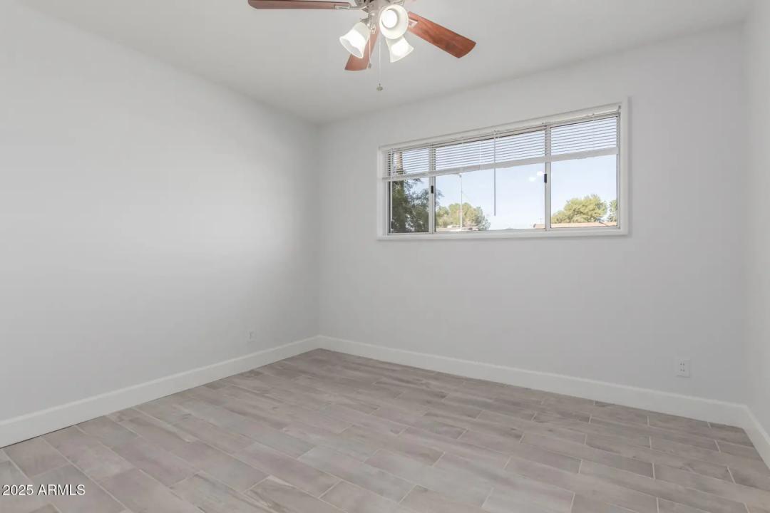Real Estate Picture 12