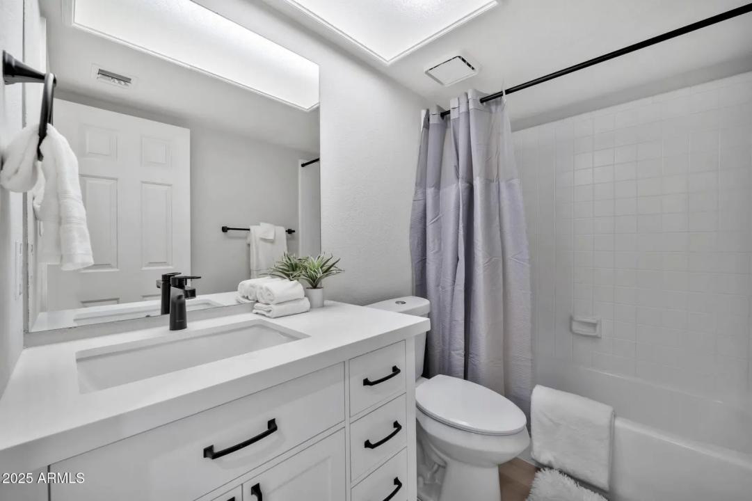 Real Estate Picture 15