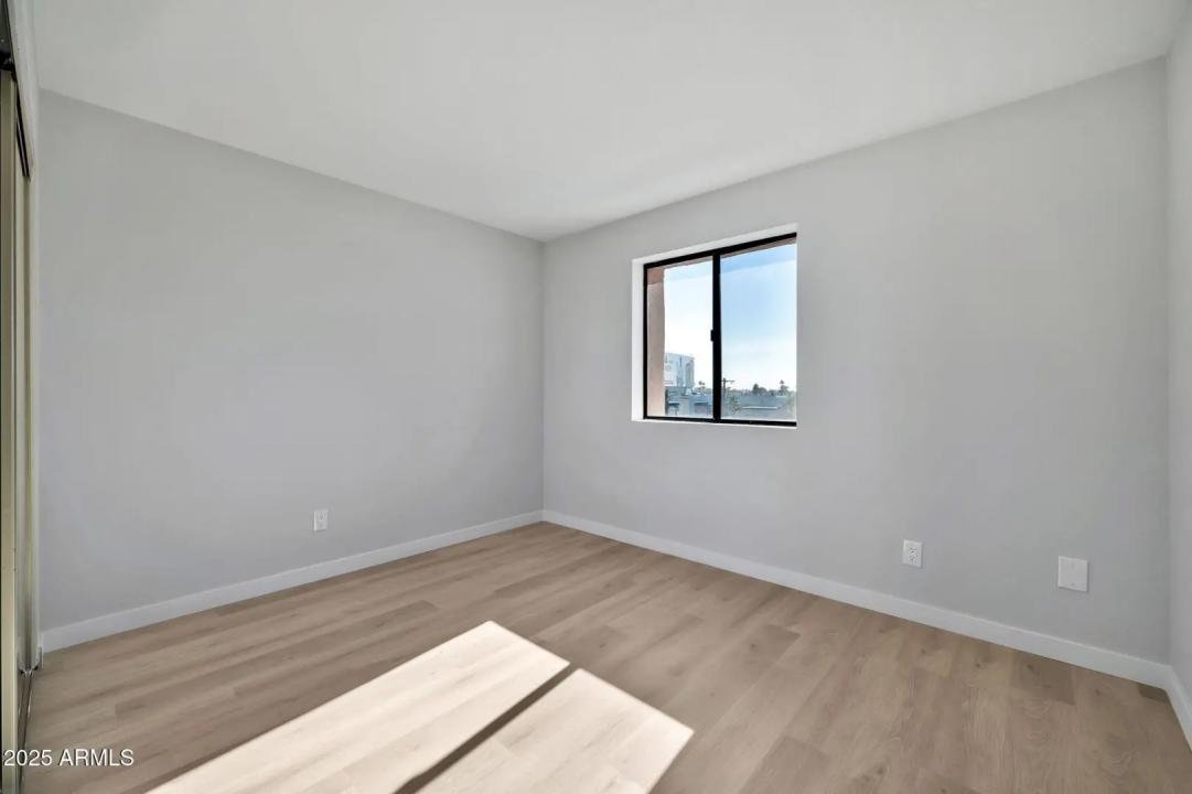 Real Estate Picture 17