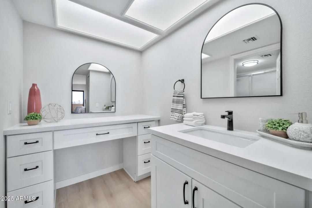 Real Estate Picture 14
