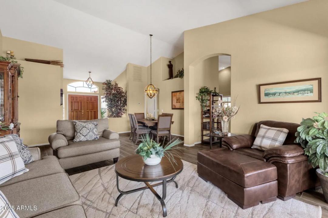 Real Estate Picture 11
