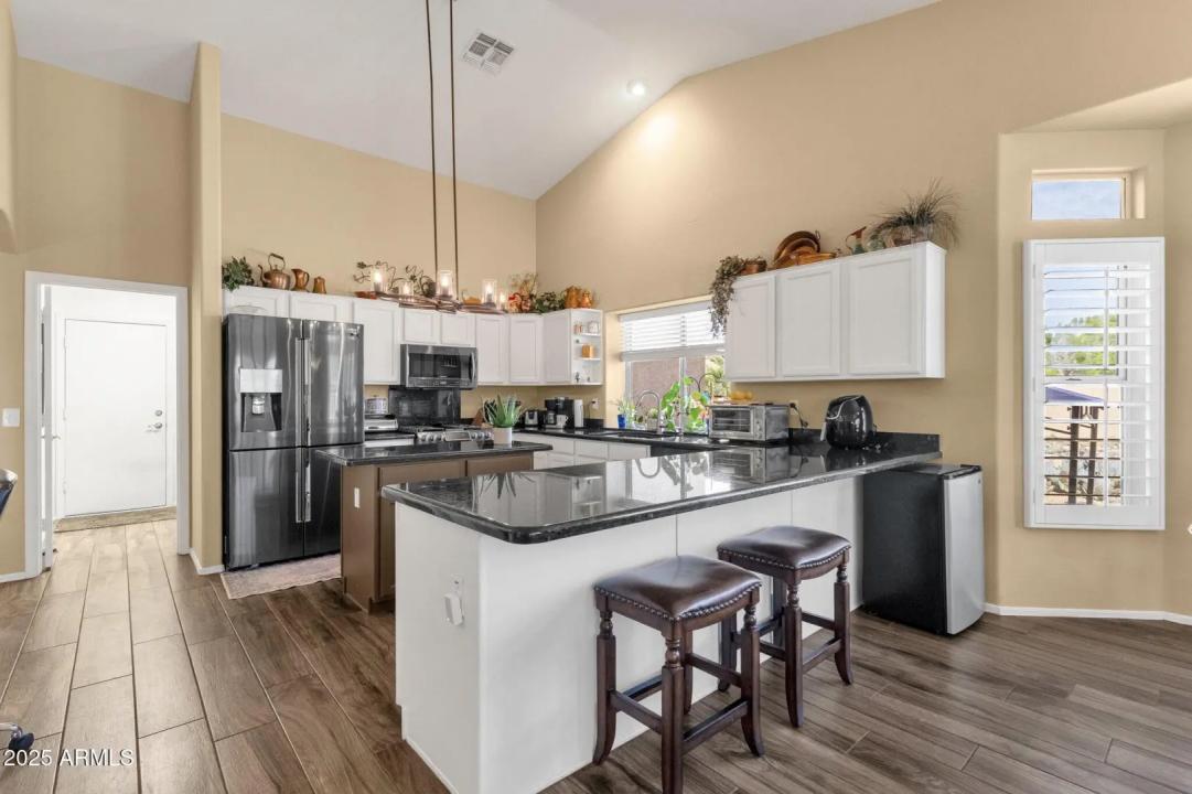 Real Estate Picture 17