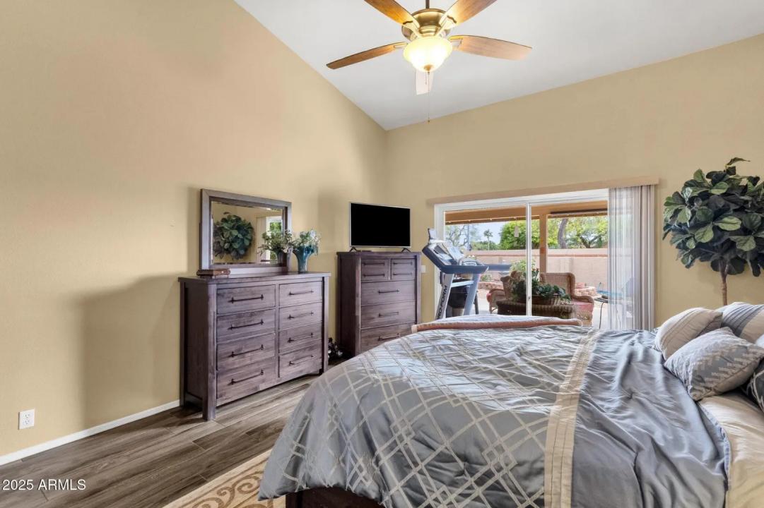 Real Estate Picture 30