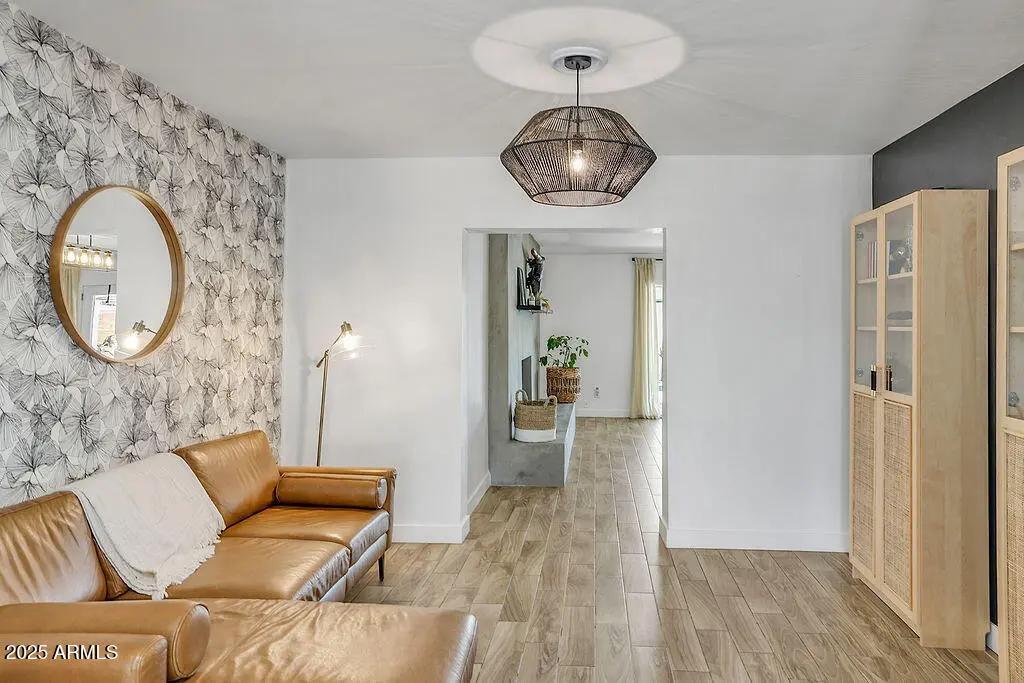 Real Estate Picture 8