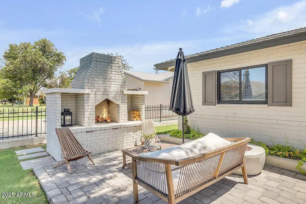 Real Estate Picture 4