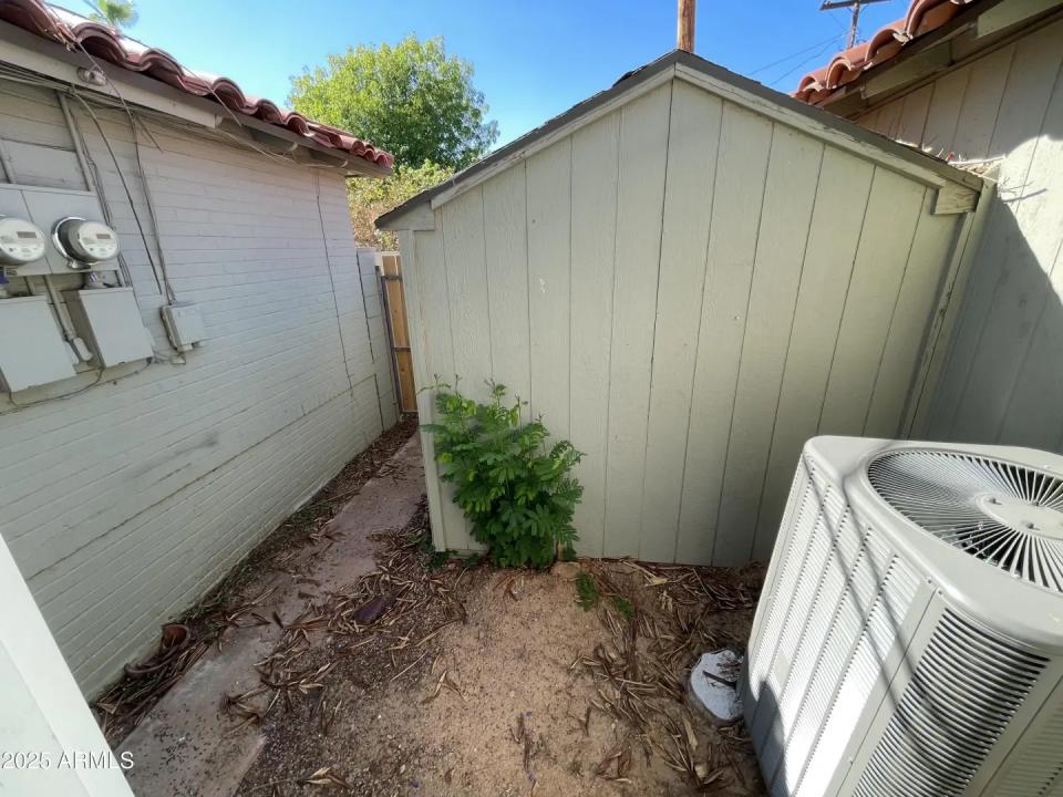 Real Estate Picture 16