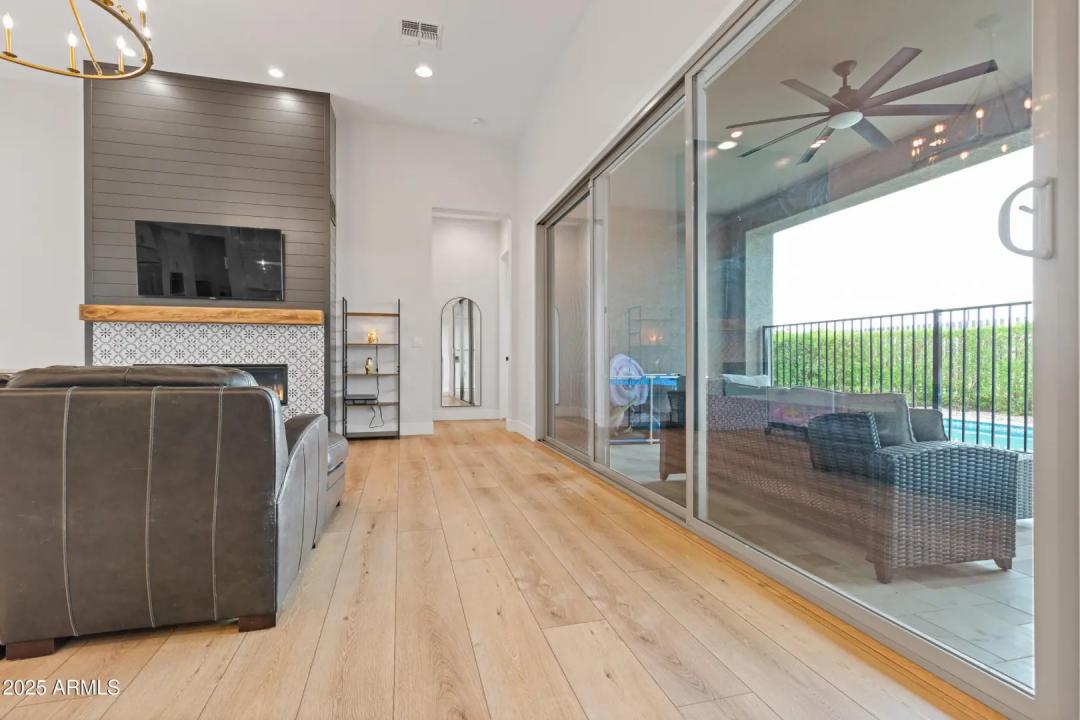 Real Estate Picture 24