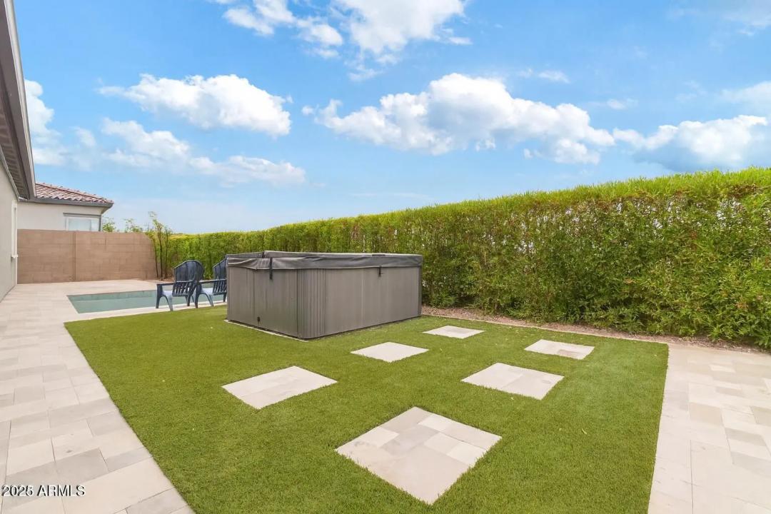 Real Estate Picture 30