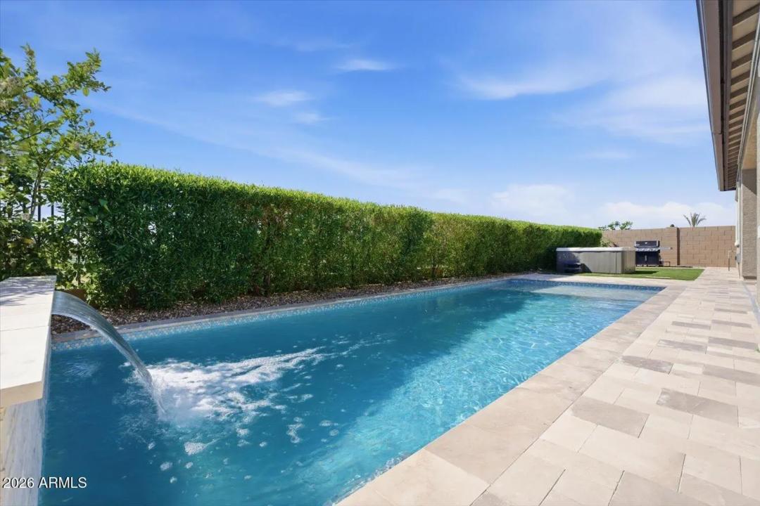 Real Estate Picture 3