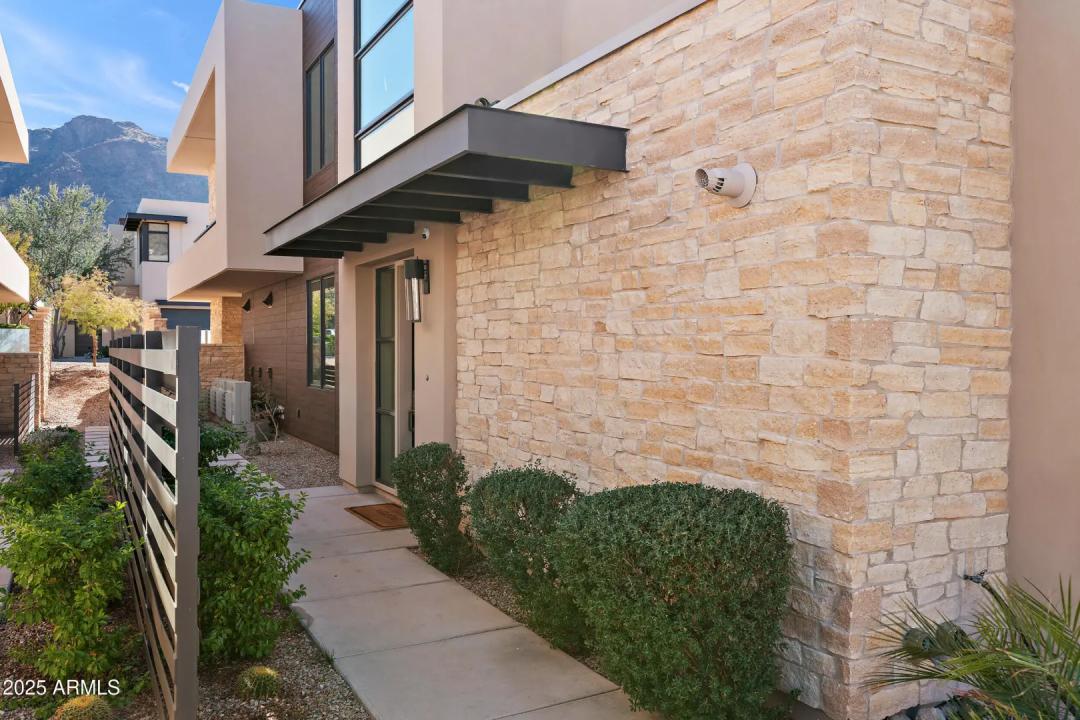 Real Estate Picture 3