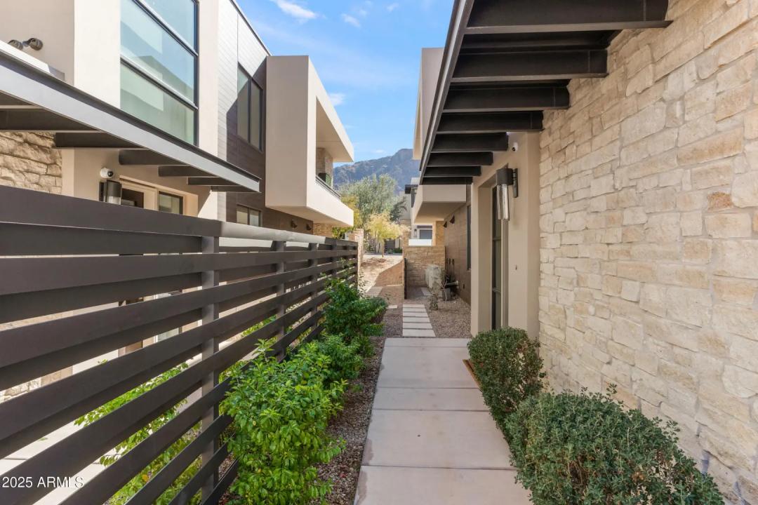 Real Estate Picture 4