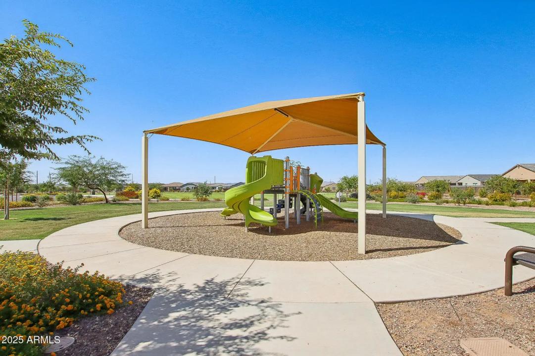 Real Estate Picture 5