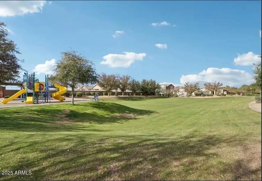 Real Estate Picture 4