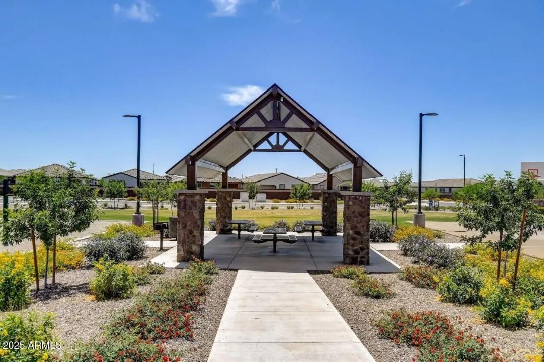 Real Estate Picture 5