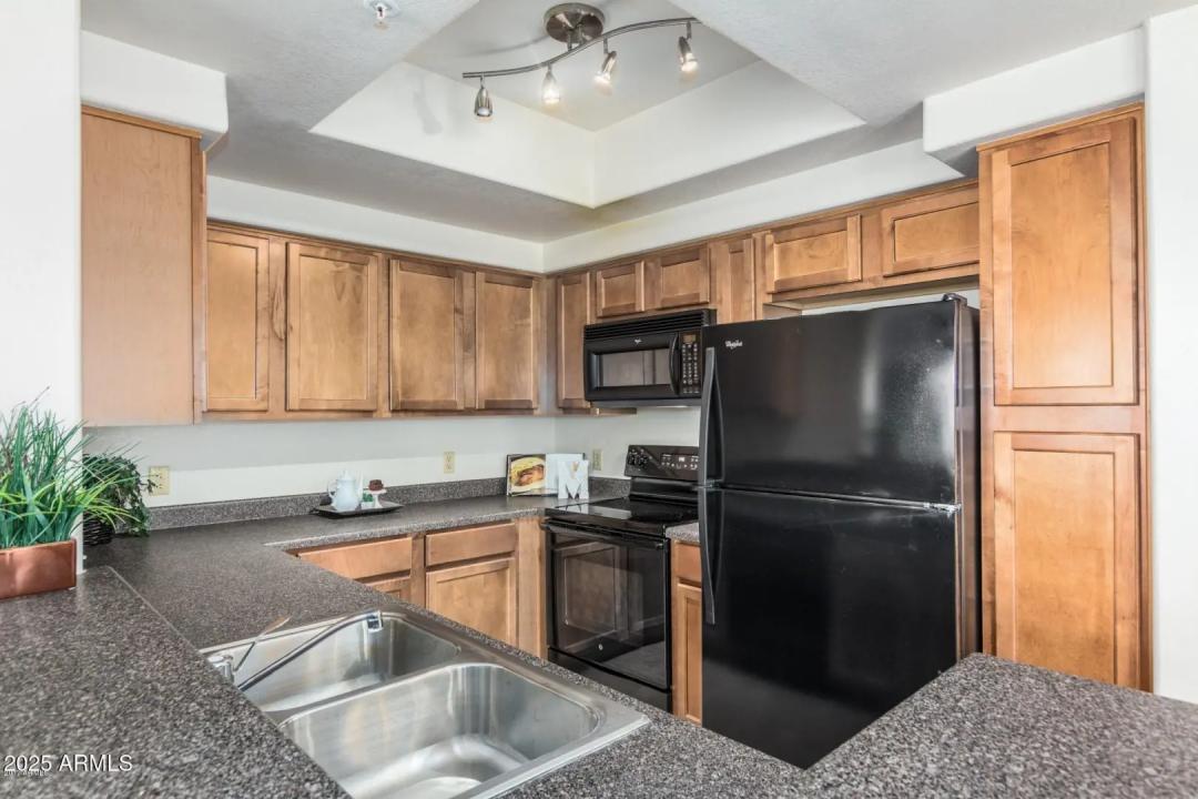 Real Estate Picture 4