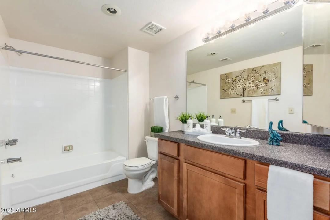 Real Estate Picture 11