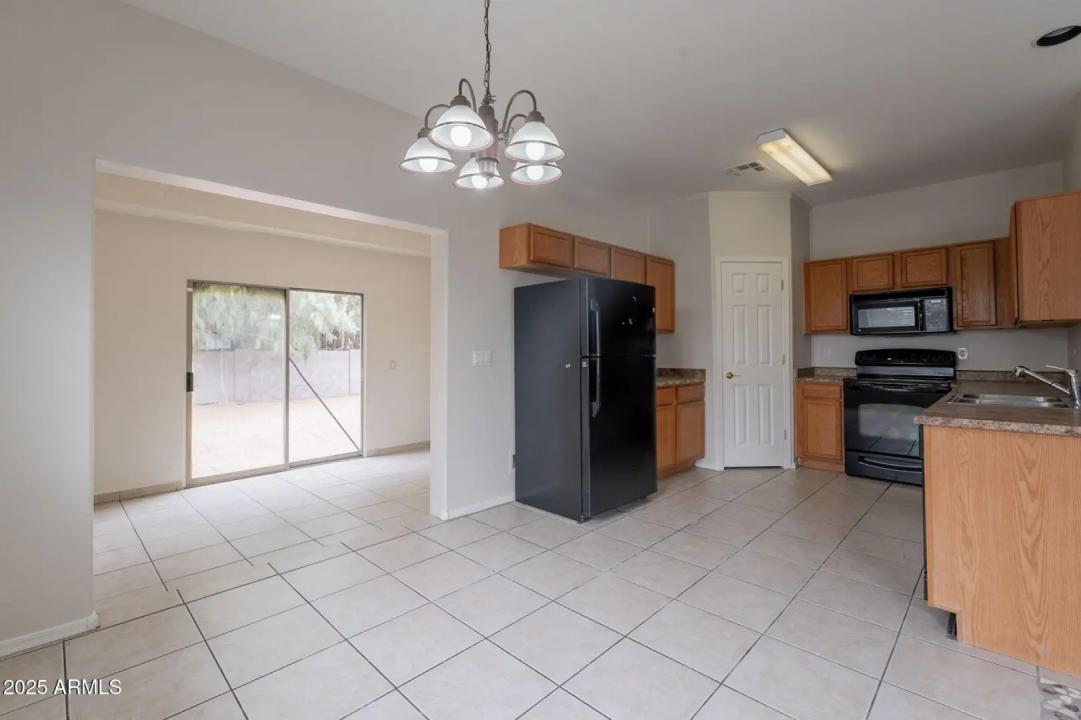 Real Estate Picture 14