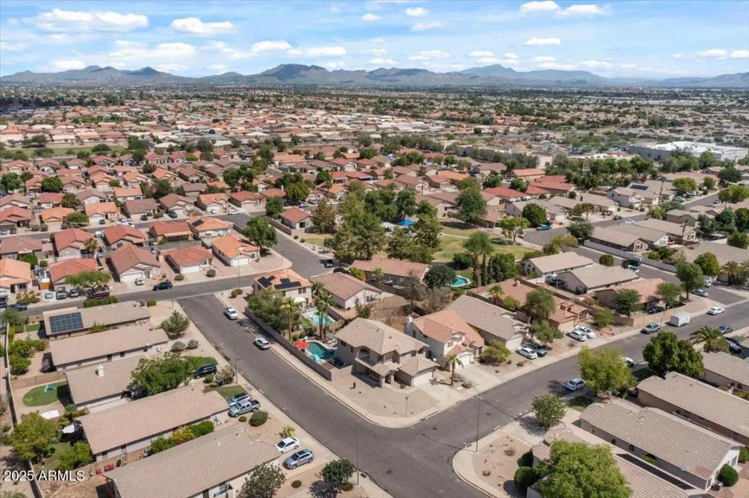 Real Estate Picture 3