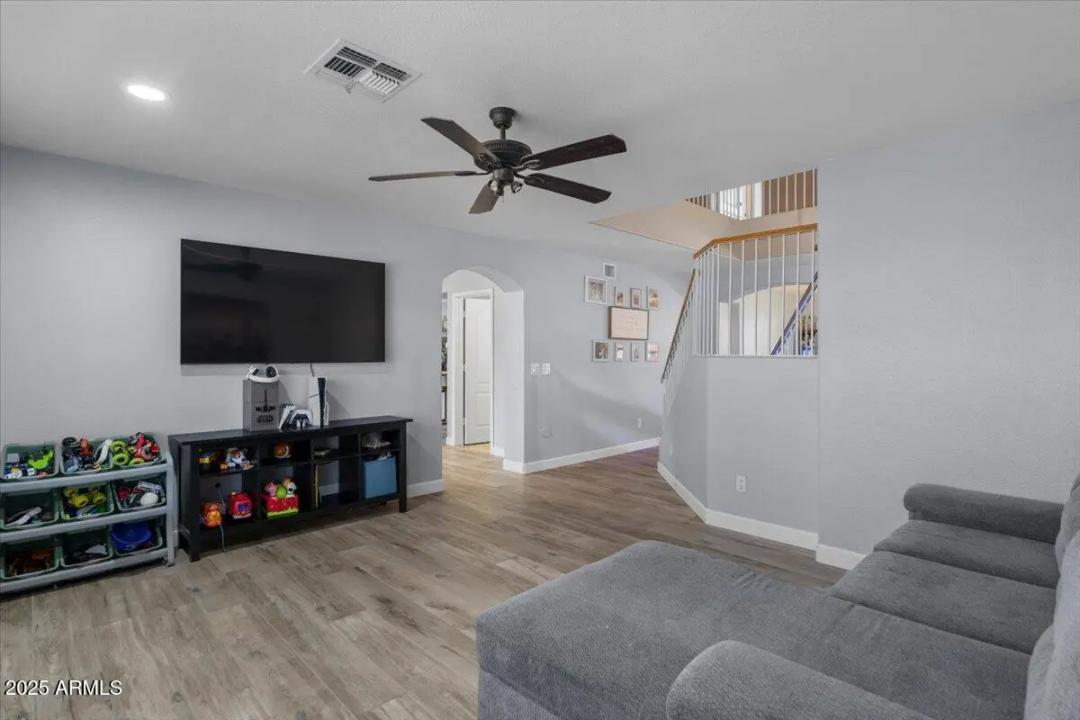 Real Estate Picture 14