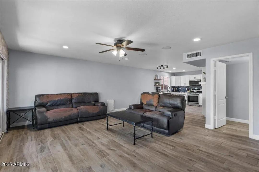 Real Estate Picture 17