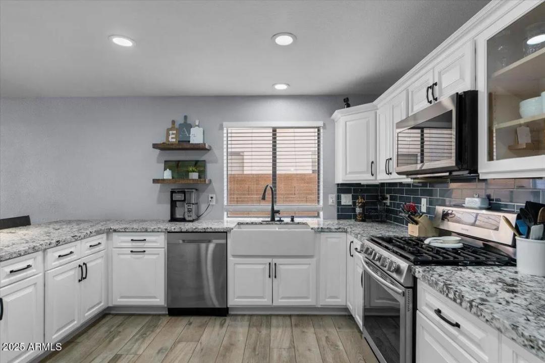 Real Estate Picture 22