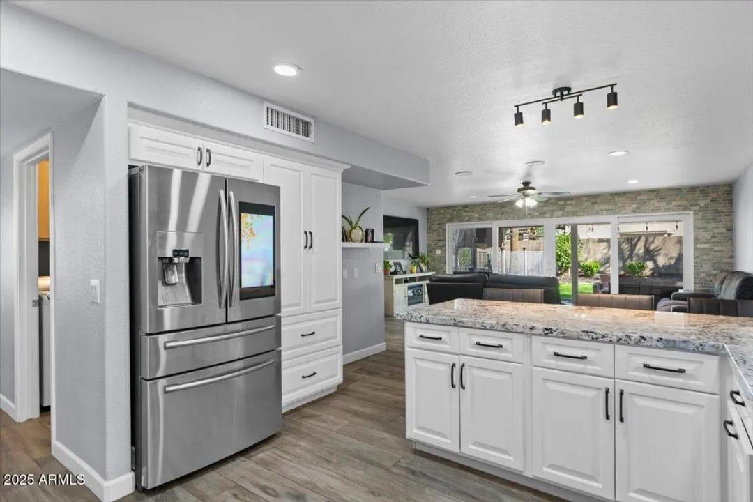 Real Estate Picture 23