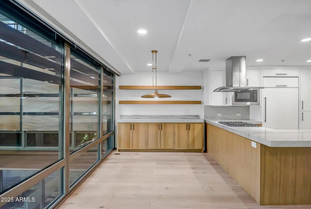 Real Estate Picture 8