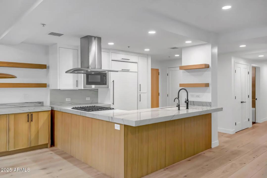 Real Estate Picture 9