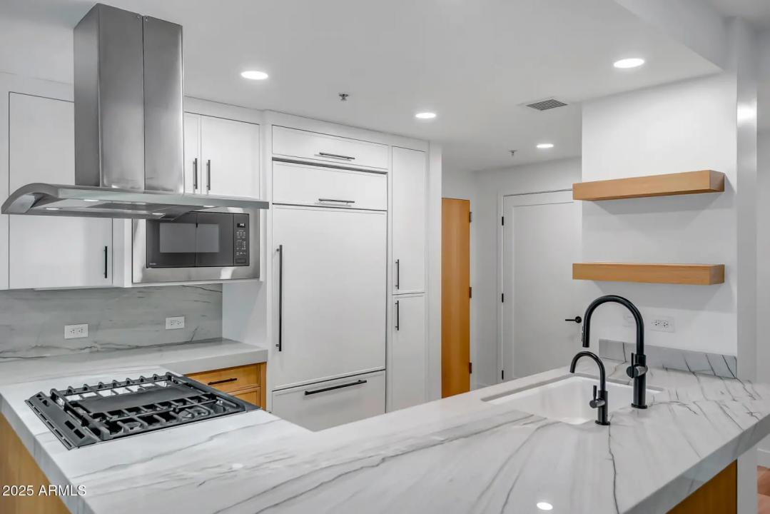 Real Estate Picture 10