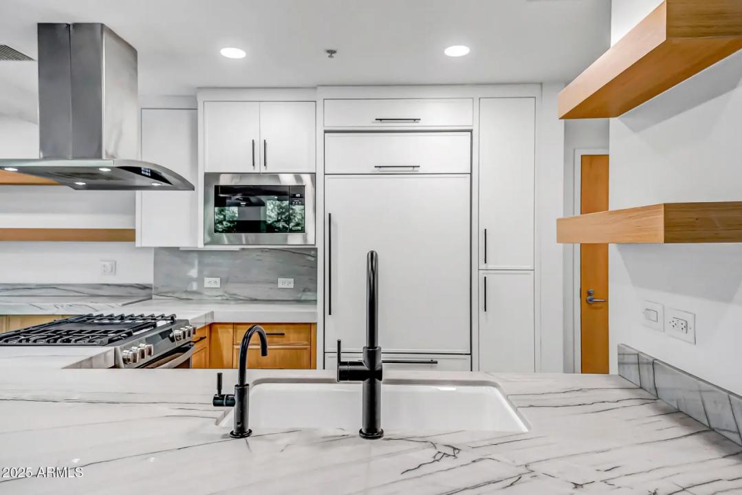 Real Estate Picture 11