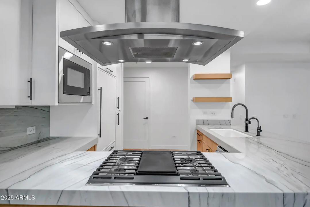 Real Estate Picture 14