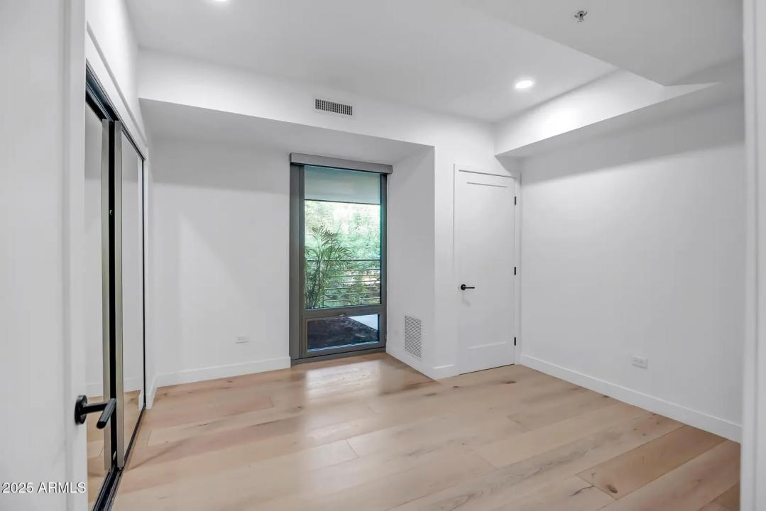 Real Estate Picture 24