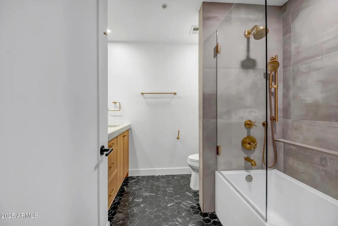 Real Estate Picture 25