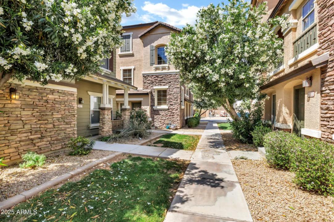 Real Estate Picture 3