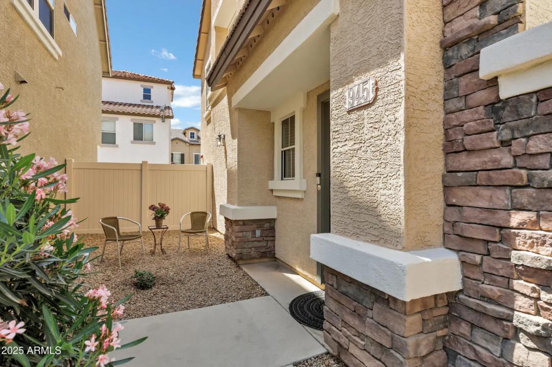 Real Estate Picture 4