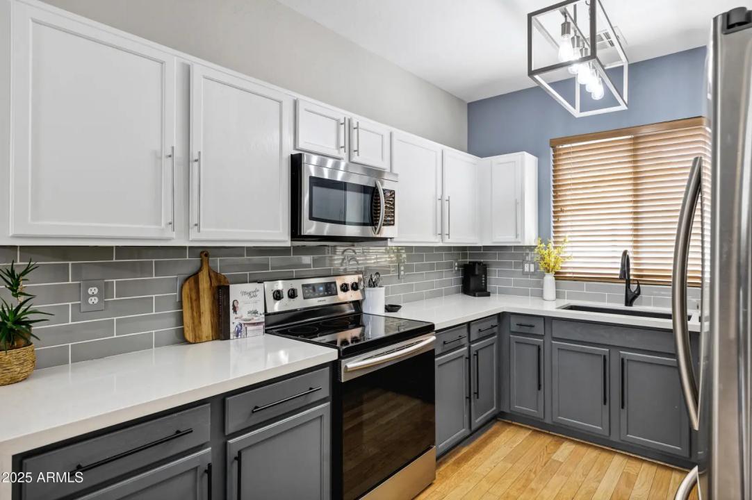 Real Estate Picture 16