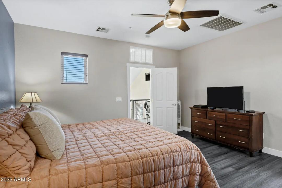 Real Estate Picture 25