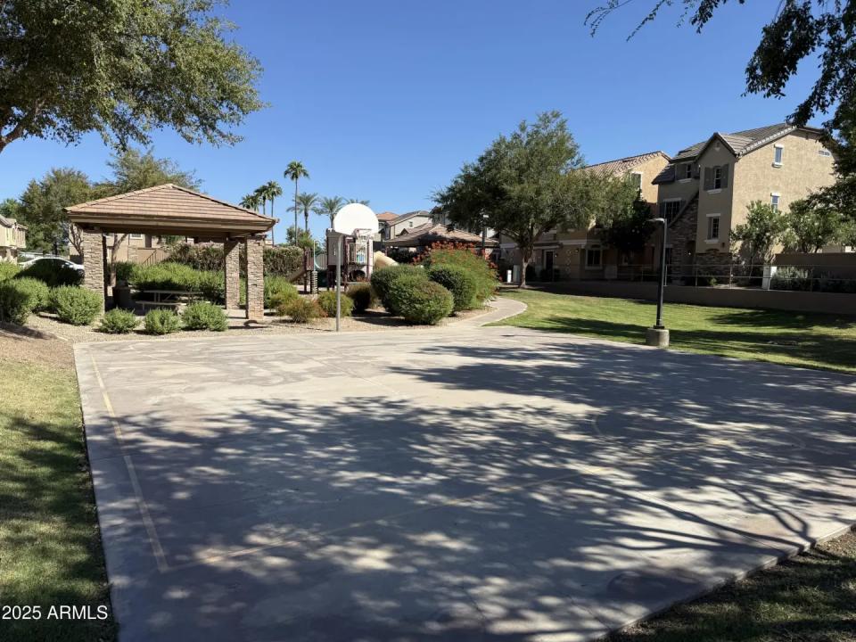 Real Estate Picture 30