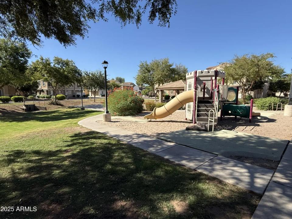Real Estate Picture 32