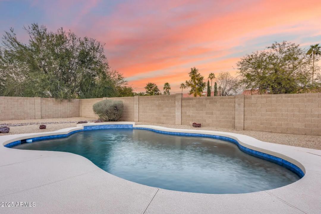 Real Estate Picture 3