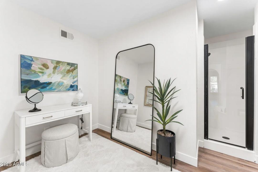 Real Estate Picture 24