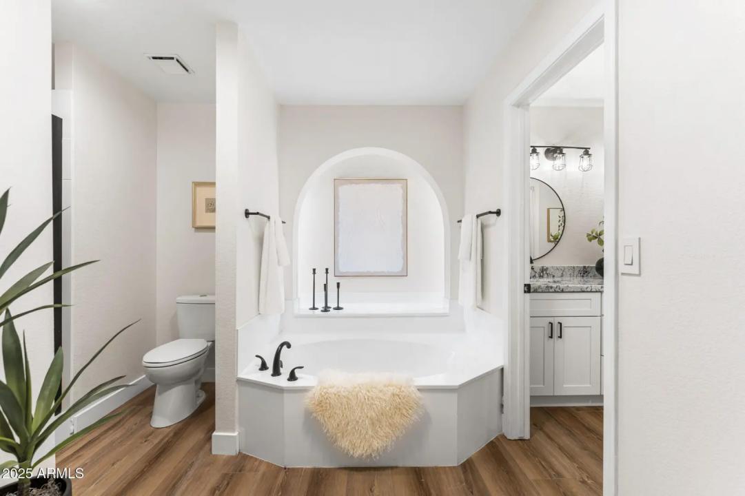 Real Estate Picture 25